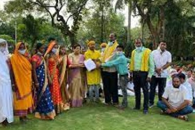 जंगल बचाने 300 किमी चल राजधानी पहुंचे आदिवासी