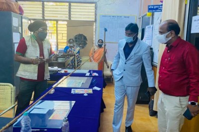 निगम आयुक्त  प्रकाश सर्वे ने विभागों का किया औचक निरीक्षण