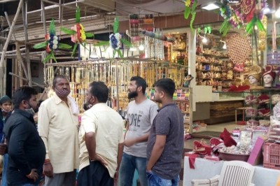 दुकान के बाहर सामान रखकर व्यवसाय करने वालो पर ( अब ) होगी जब्ती व फाइन की कार्यवाही