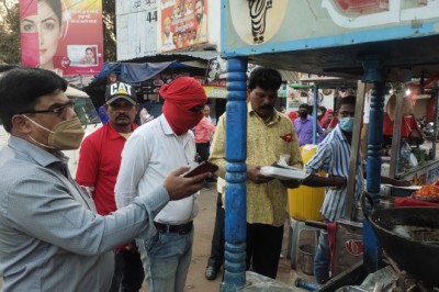 इंद्रिरा मार्केट क्षेत्र में पॉलिथीन एवं सिंगल यूज प्लास्टिक पर छापामार