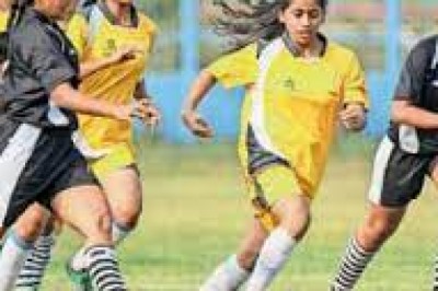 पंत स्टेडियम में रायपुर और दुर्ग की टीम के बीच मैच खेला गया