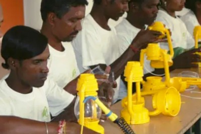 रायपुर : इलेक्ट्रॉनिक बल्ब निर्माण से दिव्यांग युवाओं का जीवन हुआ रोशन