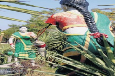 नवा रायपुर में जंगल सफारी के पास 200 एकड़ में बना पुरखौती मुक्तांगन की ज्यादातर मूर्तियां बदरंग हो चुकी