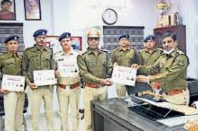 राजनांदगांव. बेहतर कार्य के लिए कॉप आफ द मंथ से पुरस्कृत किए गए पांच पुलिसकर्मी