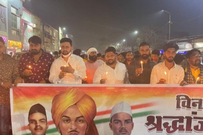 दुर्ग जिला NSUI द्वारा  पुलवामा हमले में शहीद वीर जवानों को श्रद्धांजलि अर्पित