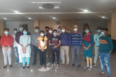 कोरोना वॉरियर्स को अक्षय पात्र फ़ाउण्डेशन ने निशुल्क बांटे सूखा राशन किट