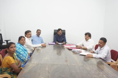 गरीबी उपशमन एवं सामाजिक कल्याण विभाग के सलाहकार समिति की हुई बैठक, विभाग के प्रभारी एवं एमआईसी सदस्य चंद्रशेखर गंवई रहे मौजूद