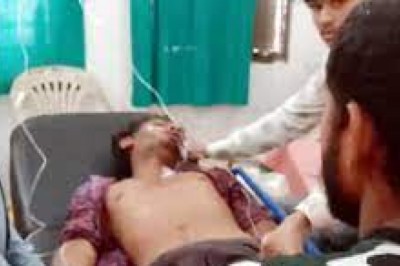 सेल्फी लेने के चक्कर में एक मजदूर पहाड़ी से करीब 10 फीट नीचे जा गिरा