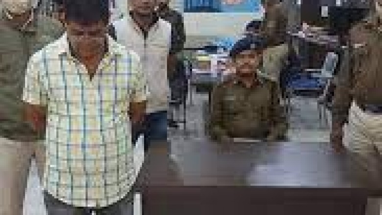 सट्‌टा किंग के अड्‌डे पर पुलिस की रेड,
