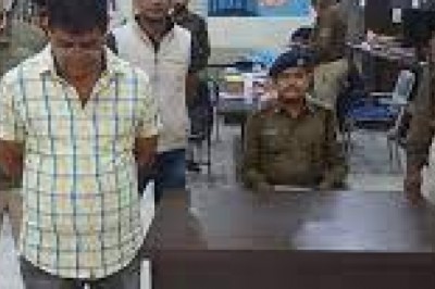 सट्‌टा किंग के अड्‌डे पर पुलिस की रेड,