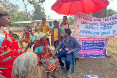 नारायणपुर के हितुलवाड में ग्रामीणों की सूचना पर आयोजित किया गया स्वास्थ्य शिविर