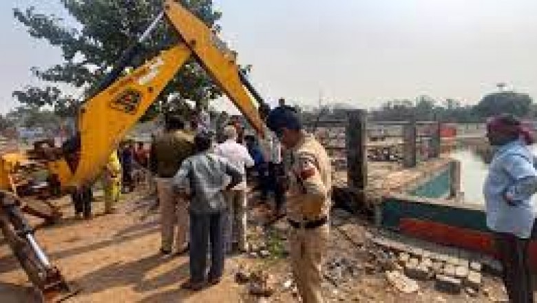 रिसाली निगम के वार्ड 13 में चल रहे अवैध निर्माण को ढहा दिया गया