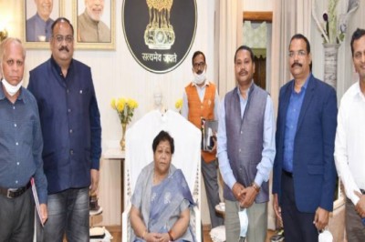 छत्तीसगढ़ के इंदिरा गांधी कृषि विश्व विद्यालय में स्थानीय कुलपति की मांग को लेकर छात्र और टीचर्स विरोध प्रदर्शन