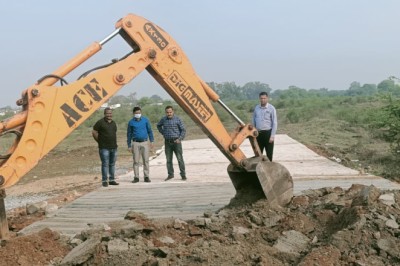 संयुक्त टीम द्वारा चिखली और ढाबा में अवैध प्लाटिंग करने वाले के विरूद्ध सख्त कार्रवाई की गई