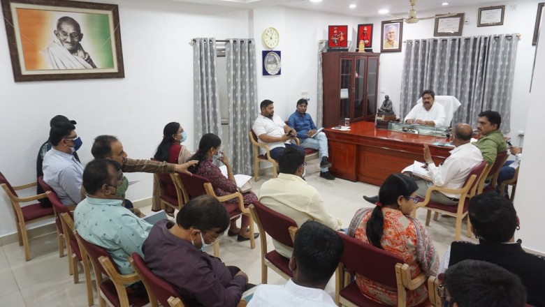 महापौर नीरज पाल ने बैठक लेकर सभी को टीम बनाकर कार्य करने के दिये थे निर्देश