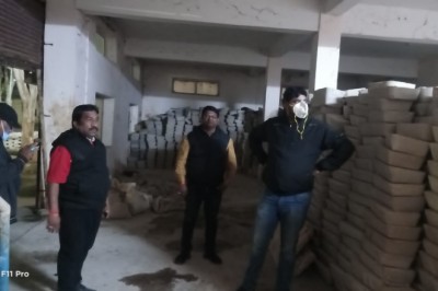 अवैध रूप से डेयरी संचालकों का सर्वे कर कार्यवाही करने आयुक्त ने किया दल का गठन