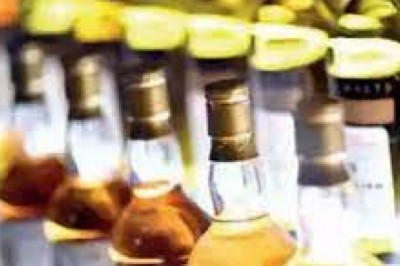 बॉर्डर पर शराब तस्करों के खिलाफ अभियान चला रही पुलिस को बड़ी सफलता मिली