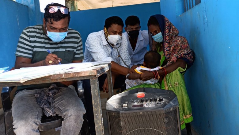 हाट बाजार क्लिनिक में एनीमिया से बचाव के प्रति किया जा रहा जागरूक