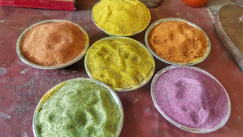गाय के गोबर से बनाया गुलाल,मंदिर के वेस्ट फूलों का भी किया इस्तेमाल
