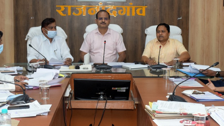 कलेक्टर ने राजस्व अधिकारियों की ली समीक्षा बैठक