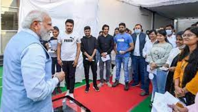 यूक्रेन से लौटे छात्रों से बोले पीएम मोदी