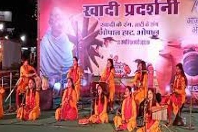 लॉकडाउन के दौरान कॉलेज की छात्राओं और महिलाओं ने शुरू किया बैंड