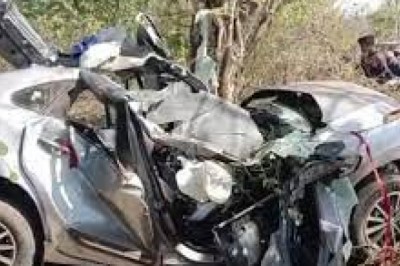 तेज रफ्तार कार पेड़ से टकराई, 3 लोगों की मौत, जन्मदिन के कार्यक्रम से लौट रहे थे