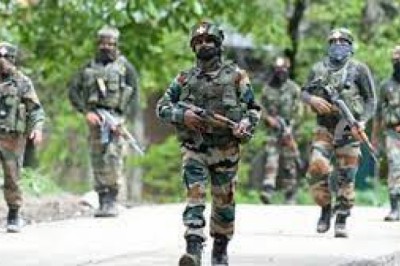 जम्मू-कश्मीर में सुरक्षाबलों और आंतकियों के बीच मुठभेड़ में बड़ी कामयाबी मिली