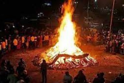 आज होलिका दहन पर कई शुभ योग और दुर्लभ ग्रह स्थिति रहेगी,