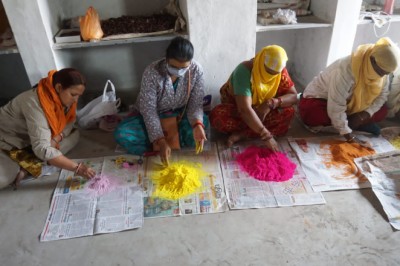 होली पर्व में रंग बिरंगी फूलों से बनी गुलाल से सराबोर होंगे शहरवासी