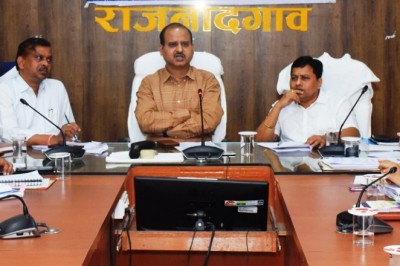 कलेक्टर ने निर्वाचन की तैयारियों के संबंध में प्रभारी अधिकारियों की ली बैठक,