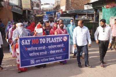 प्लास्टिक मुक्त शहर बनाने महिलाओं ने निकाली रैली,