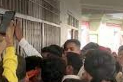 स्वामी विवेकानंद विश्वविद्यालय में छात्रों का फीस वृद्धि को लेकर विरोध प्रदर्शन ,