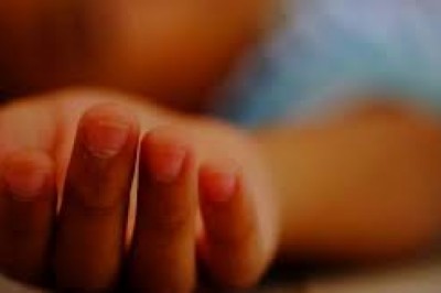 मां ने 1 साल की मासूम बच्ची की गला घोटकर हत्याकर फांसी में लटका दिया