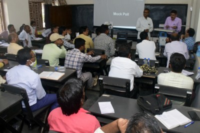 मतदाता परिचय पत्र के अभाव में 12 वैकल्पिक परिचय पत्र के आधार पर भी कर सकेंगे मतदान