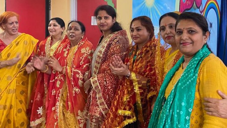 महिलाओं के द्वारा नौ दिन का भजन कार्यक्रम: