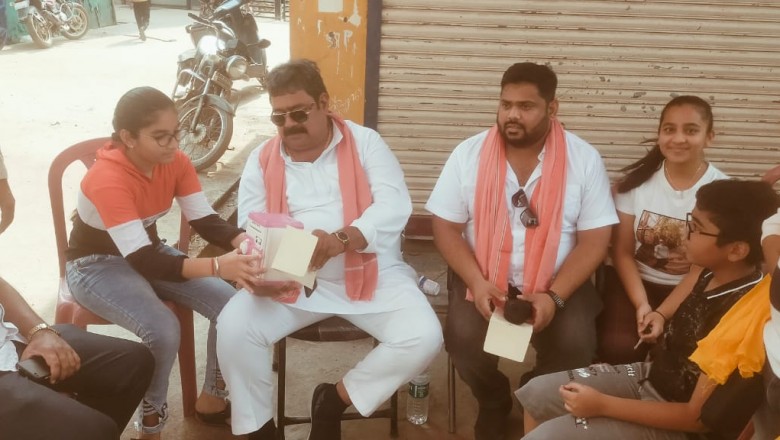 बच्चों ने गुल्लक में जमा राशि आगजनी से प्रभावित परिवार के बच्चों के लिए किया दान
