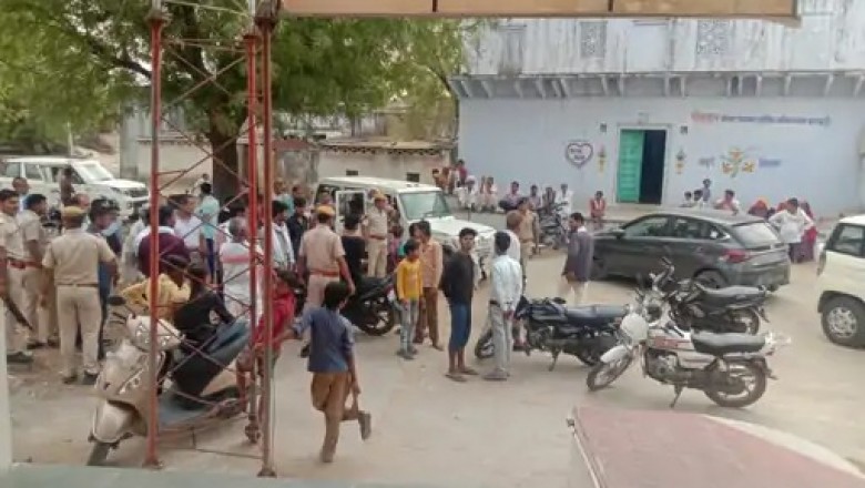 बदमाशों ने दिनदहाड़े लूटा बैंक : फायरिंग करते हुए घुसे अंदर