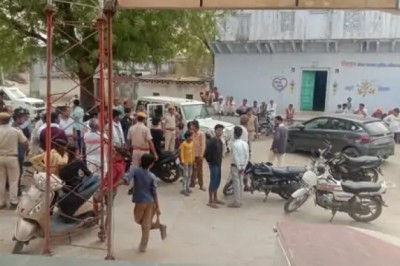 बदमाशों ने दिनदहाड़े लूटा बैंक : फायरिंग करते हुए घुसे अंदर