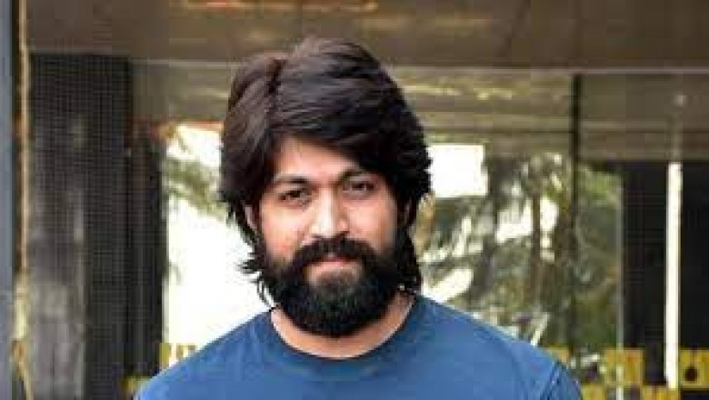 KGF - 2 : यश ने इवेंट में देरी से पहुंचने पर पत्रकारों से मांगी माफी