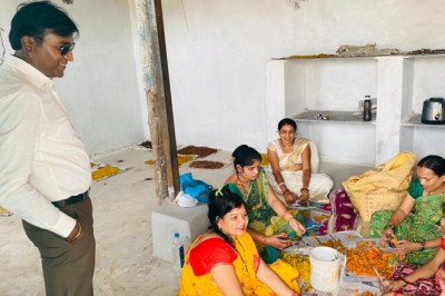 समूह की महिलाओं को आत्मनिर्भर बनाने निगम का अभिनव पहल
