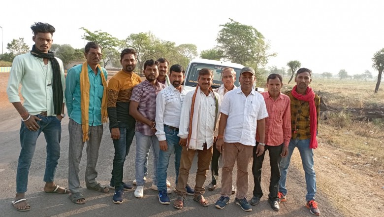 छुईखदान के  सरपंच संघ अध्यक्ष अपने ग्राम पंचायत जगमड़वा के कांग्रेस कार्यकर्ताओ को लेकर राजनांदगांव के लिए हुए रवाना