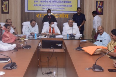 केन्द्रीय नागरिक उड्डयन मंत्री श्री ज्योतिरादित्य सिंधिया ने किया बीपीओ सेंटर का निरीक्षण