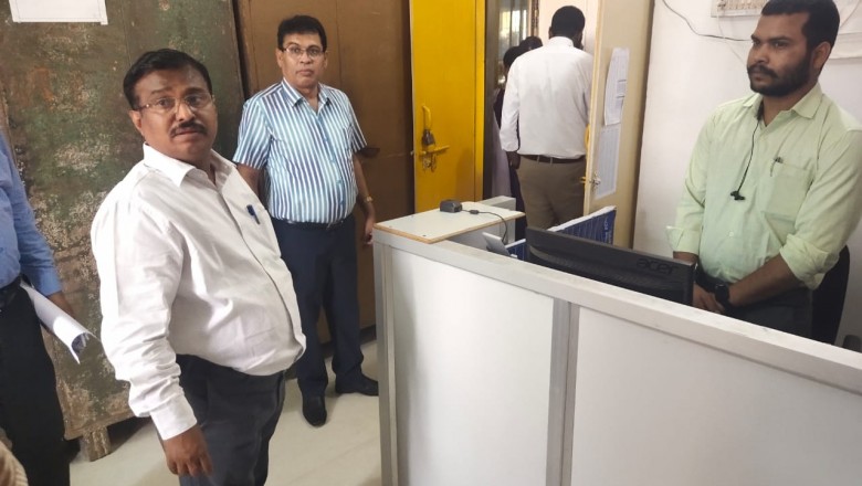 *संभागायुक्त दुर्ग संभाग  कावरे ने कार्यालय समय प्रातः 10ः00 बजे कार्यालयों में दी दबिश,  बिना सूचना कार्यालय में अनुपस्थित कर्मचारियों को किया निलंबित*