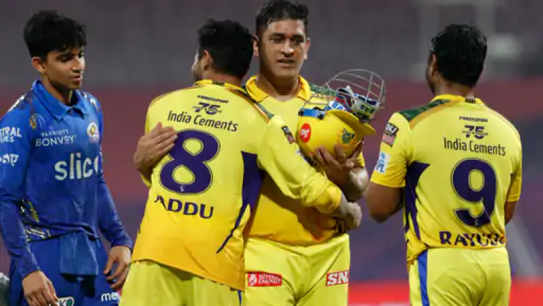 धोनी लौटे तो कैप उतारकर कैप्टन जडेजा ने दिया सम्मान:  माही ने प्यार से सिर पर हाथ फेरा