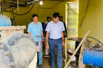 शिवनाथ नदी में पानी के स्टॉक की मात्रा की भी जानकारी आयुक्त ने ली