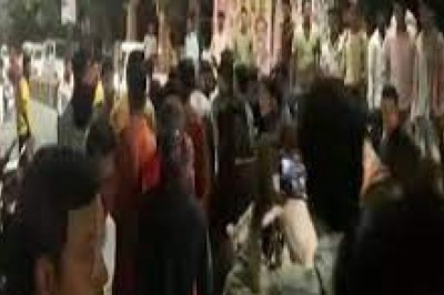 एक दूसरे को दौड़ा-दौड़ाकर पीटा, जमकर चले लात-घूंसे; पैसे के लेनदेन का विवाद