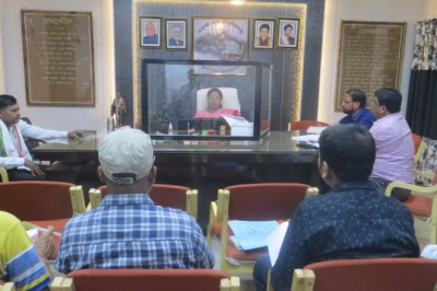 महापौर   हेमा  देशमुख ने सेन जयंती के अवसर पर सेन समाज के लोगों को बधाई