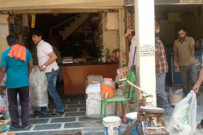 इंद्रिरा मार्केट क्षेत्र में सड़क बाधित करने वाले  व्यवसाईयो को चेतवानी