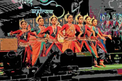 खैरागढ़ महोत्सव : अरपा पैरी के धार... को नृत्य से किया प्रस्तुत